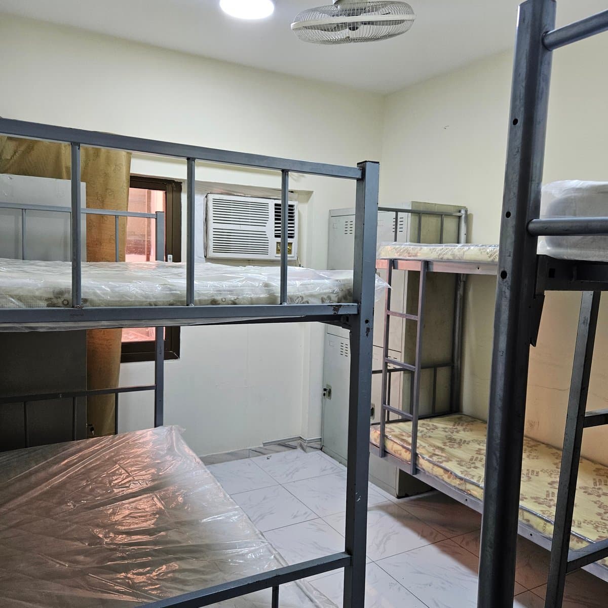 2BHK with Bed Spaces (Indian Male Only), photo 1