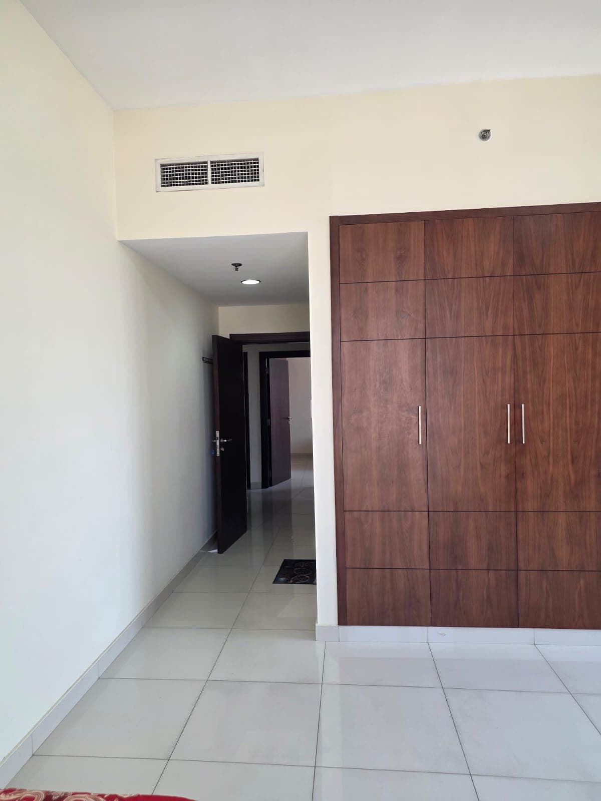 Furnished Bedroom (Indian Single or Couple only), photo 6