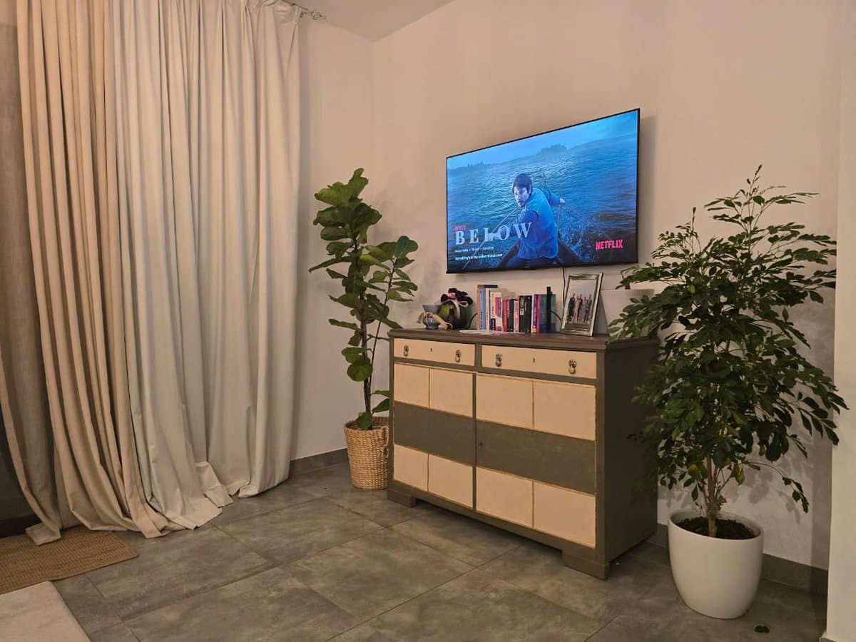 Bedroom with Unattached Washroom (Single only), photo 1