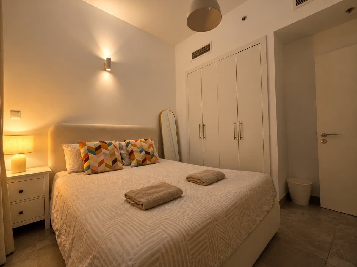 Bedroom with Unattached Washroom (Single only), photo 2