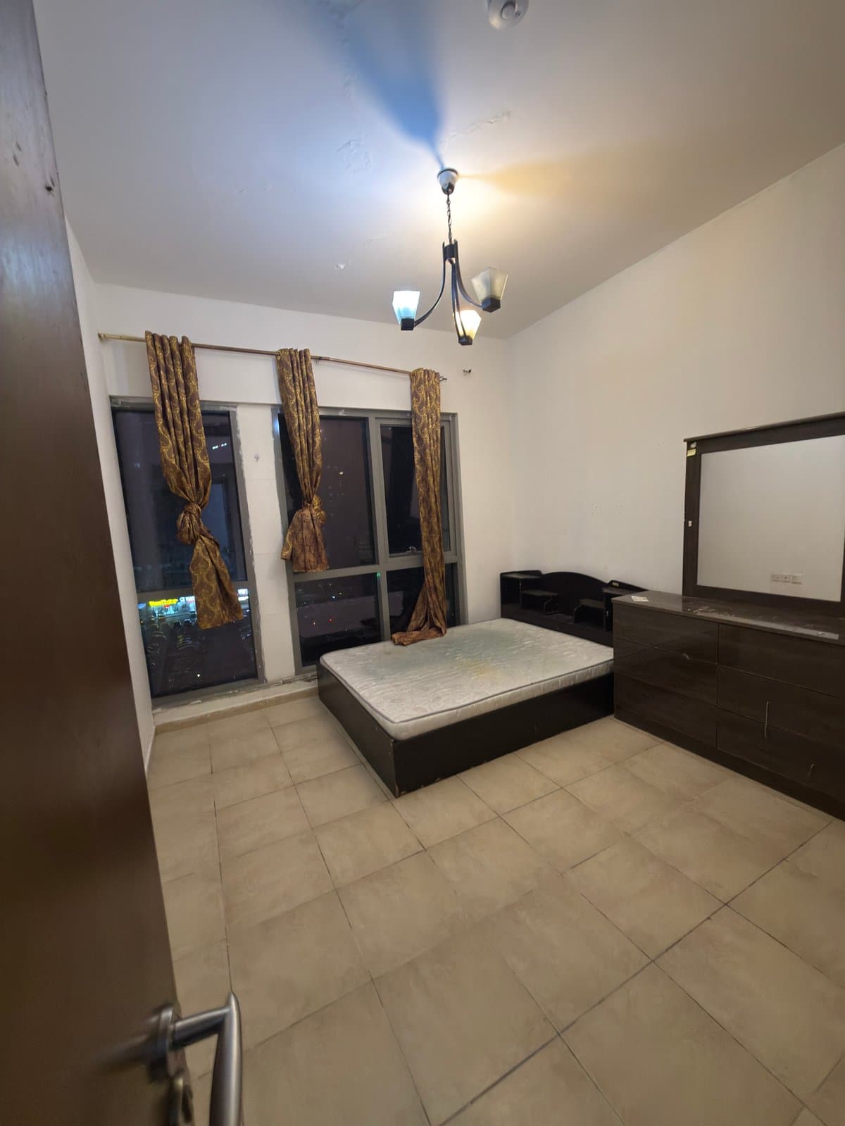 Private Bedroom near Bus Stop, photo 2