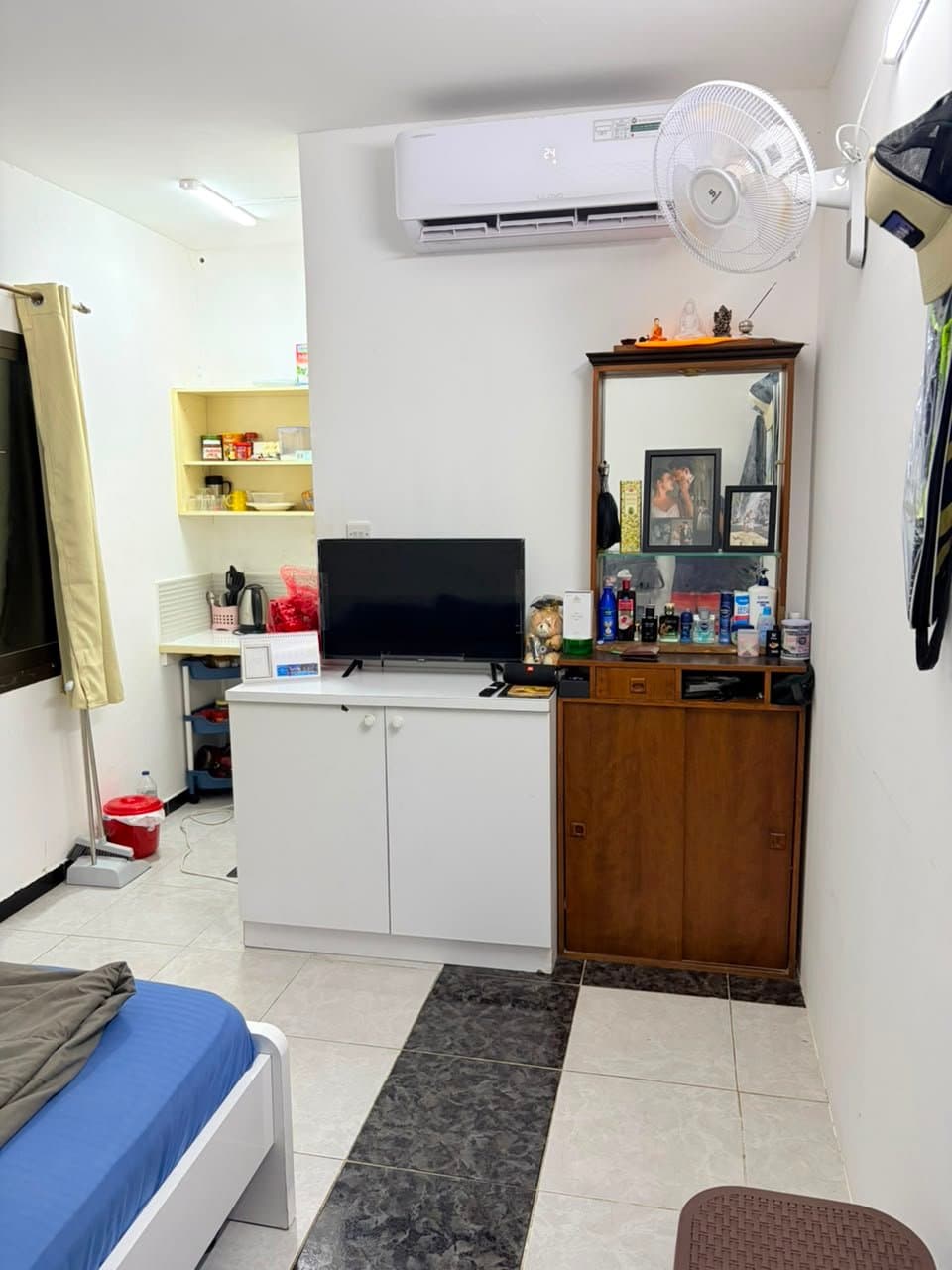 Furnished Bedroom with Attached Washroom, photo 4