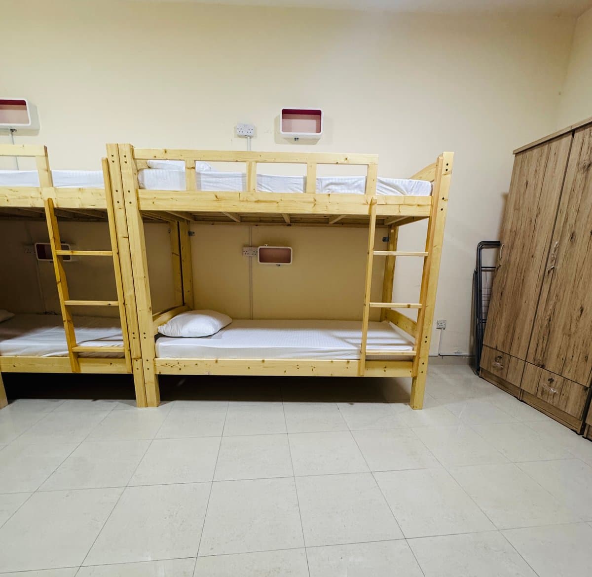 Bunk Bed Space near Metro (Indian Male only), photo 2
