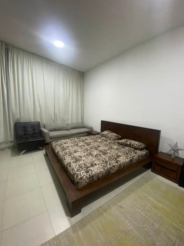 Furnished Bedroom (Female or Couple only), photo 3